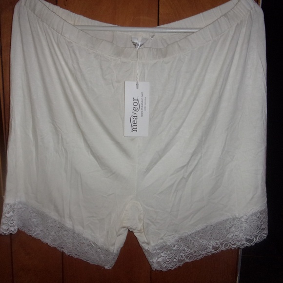 Pants - NWT white lace under shorts size 4x plus size